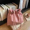 Elegante bolso cubo estilo coreano para mujer, nuevo modelo primavera 2026, bolso de hombro y axila de color liso, bolso de mano, bolso de nicho para el día a día
