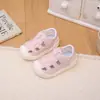 Sandálias Respiráveis de Malha para Bebê com Solado Macio, Sapatos para Caminhada, Sandálias de Praia, Novidade Verão 2026 Sandálias para Meninas Bebês