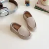 Zapatos elegantes sin cordones para niños, nuevos zapatos casuales de primavera y otoño para niños, mocasines versátiles de suela suave para bebé