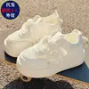 Zapatillas blancas de diseño único estilo universitario con suela gruesa, nuevas y chic para la primavera de 2026, zapatos deportivos casuales para estudiantes para mujer