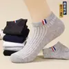 Venta Directa de Fábrica de Calcetines Cortos para Hombre de Talla Grande, Calcetines Deportivos de Malla con Bucles para Orejas, Calcetines Cortos Negros y Blancos de Primavera y Verano al por Mayor