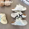 Nuevos modelos 2026 de zapatillas de media caña para mujer para uso exterior, de malla transpirable para verano, zapatillas de entrenamiento alemanas, versátiles, ligeras, cómodas, zapatillas de punta cerrada
