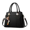 Bolsa feminina atacado 2022 outono e inverno nova bolsa de mão feminina grande capacidade bolsa para mãe de meia-idade bolsa de ombro transversal moda