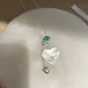 Collar de cristal blanco con forma de corazón plateado estilo coreano inspirado en ins para mujer, lujo ligero con un toque de alta gama, accesorio de cadena para clavícula de acero de titanio que no se decolora