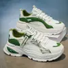 Novos tênis de malha respirável de verão masculinos, tênis masculinos estilo "dad shoes" com sola grossa, tênis de corrida populares e modernos com sola macia