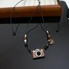 Collar Colgante de Cámara Marrón para Mujer, Diseño de Nicho con Personalidad Dulce y Fresca, Cadena para Clavícula Versátil Tendencia