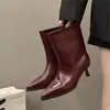 Botas de montaria de couro macio, bico fino elegante, salto baixo, cor bordô, perna larga, botas longas de cano alto para o início do outono, botas curtas estilosas para mulheres