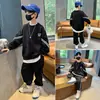 Conjunto de Moletom Masculino Primavera e Outono, Roupa Esportiva Infantil de Outono, Modelo Novo 2026 Fresco e Estiloso, Estilo de Rua Moderno e Fashion