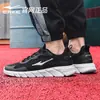 Tênis de corrida masculino Hongxing Erke, novo modelo verão 2025, malha respirável, sapatos casuais pretos, tênis esportivos masculinos