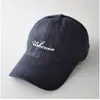 Gorra de Béisbol Lisa de Color Sólido con Bordado de Letras Minimalista Estilo Pareja Unisex Versátil para Viajes Compras Protección Solar Gorra Pico de Pato Moderna
