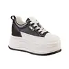 Tênis branco feminino com aumento interno de altura 2026 novo estilo outono plataforma estilo coreano sapatos casuais para mulheres baixas sapatos femininos de sola grossa 10cm