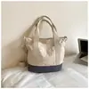 Bolso de hombro cruzado de gran capacidad, nuevo para principios de otoño de 2026, bolso de mano personalizado con bloques de color, bolso tote elegante y moderno