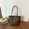 Bolsa de Grande Capacidade Nicho High-End Estilosa Nova Casual Ombro Único Moda Bolsa de Axila Tecida Bolsa Tote para o Dia a Dia