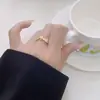 Anillo Cruz de Circonita de Moda Exquisito Versátil Diseño de Nicho de Moda Estilo de Lujo Ligero Anillo Abierto que No se Desvanece para Mujeres