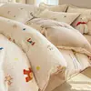 Juego de ropa de cama de cuatro piezas de terciopelo de leche, nuevo diseño de dibujos animados 2026, juego de sábana y funda de edredón de vellón de coral para invierno