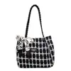 Nova Bolsa Feminina 2024 Casual Versátil para o Dia a Dia Outono e Inverno Grande Capacidade Bolsa de Lã Bolsa de Ombro Bolsa Tote para Estudante Universitário