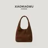 Bolsa Hobo Feminina Retro Coreana Outono Inverno Versátil para o Trabalho Leve Cor Sólida Camurça Pelúcia Bolsa de Mão Pequena para Carregar Sensação de Alto Padrão