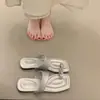 Chanclas Planas de Suela Suave con Tira de Dedo para Mujer, Calzado de Verano para Exteriores, Sandalias Estilo Nuevo 2026, Combinación para Vacaciones con Faldas, Sandalias de Playa