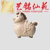 Adorno de caballo de la fortuna del zodiaco tallado estilo Tang de madera de haya, caballo regordete Yiming Xianyuan, artesanía de mascota de té de madera maciza creativa y linda