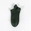 Calcetines blancos y negros para hombres y mujeres, calcetines de media pantorrilla para primavera y otoño, calcetines de algodón transpirables de color liso, calcetines deportivos para parejas, calcetines cortos de verano al por mayor