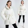 Chaqueta Corta de Algodón Estilo Europeo y Americano Invierno 2026 Nueva Holgada Casual Cálida Cuello Alto Con Cinturón Chaqueta de Algodón
