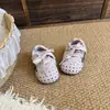 Tênis esportivo infantil, cabedal em couro, impermeável, estilo treino alemão, design de bolinhas, estilo Forrest Gump, nova coleção primavera/outono 2026, sapatos casuais para meninas, sola macia