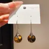 2026 Novos Brincos de Gancho Olho de Tigre Estilo Maillard Retro Luxo Leve Sensação de Alto Padrão Brincos para a Atmosfera de Outono/Inverno para Mulheres