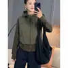 Moletom com capuz e colete patchwork falso de duas peças para mulheres, novo estilo outono 2026, com capuz, solto, estiloso, modelador, versátil, jaqueta curta da moda