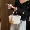 Bolso tipo cubo de tejido de alta gama para mujer, nuevo y elegante, estilo verano chic, de un solo hombro y cruzado