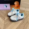 Zapatillas de entrenamiento alemanas para niñas, zapatillas para niños, nuevo estilo otoño 2026, zapatos de una sola pieza, zapatos blancos para niñas pequeñas, zapatos para niños, zapatos casuales antideslizantes