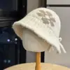 Sombrero de Punto Suelto Floral Lindo Otoño Invierno Japonés Estilo Coreano Literario Retro Cálido de Lana Versátil para Clima Frío Tendencia