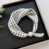 Lenço Pequeno de Seda com Estampa de Castanha, Colar Fino de Pérolas, Lenço Triângulo Magnético, Lenço Preguiçoso, Lenço de Pescoço com Pingente