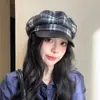 Chapéu octogonal estilo coreano para mulheres, nova moda de rua 2024, estilo retrô de Hong Kong, boina beret xadrez artística com bico de pato