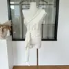 Estética de Temperamento Irregular de un Solo Hombro Cinta Fluida Satén Brillante Top Estilo Coreano Camiseta sin Hombros para Mujer
