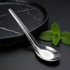 Colher de Aço Inoxidável Colher Doméstica para Comer Colher de Chá Colher de Sopa de Fundo Plano Colher de Sobremesa Talheres de Restaurante Hotel Colher de Sopa Infantil