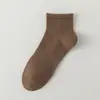 Meias Masculinas Zhuji Primavera e Verão Finas Curtas Malha Respirável Absorvente de Suor Esportivas Jovens Sem Costura Cano Curto Masculinas