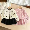 Cárdigan Suéter para Niña con Patrón de Corazón Hueco, Nuevo Tejido Otoño/Invierno, Combinado con Falda Plisada Casual Linda Conjunto de Dos Piezas