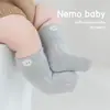 Meias para Bebê Recém-Nascido Outono/Inverno 2026 Boca Larga Ajuste Solto Meias para Bebê Desenho Animado Fofo Meia Cano Médio de Algodão Sem Costura