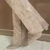 Exportação transfronteiriça de botas femininas de tamanho grande 40-48 com bico fino, cano largo, botas retas de comprimento médio, salto grosso e design estilo calça
