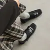 Sapatos baixos casuais de designer com decote profundo, novo modelo da primavera de 2026, color block, fecho de velcro, sapatos femininos de couro bovino e Lycra, cano baixo