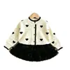 Cárdigan Suéter para Niña con Patrón de Corazón Hueco, Nuevo Tejido Otoño/Invierno, Combinado con Falda Plisada Casual Linda Conjunto de Dos Piezas