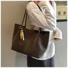 Bolsa casual versátil de grande capacidade para mãe e filha, nova versão coreana outono e inverno, bolsa de ombro tote fosca para o dia a dia, bolsa de mão de luxo leve