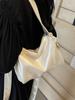 Bolso pequeño plateado para mujer, nuevo bolso de moda 2024, sencillo, para debajo del brazo, elegante y combinable, bandolera de hombro, tipo almohada.