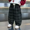 Pantalones a Cuadros para Niños Estilo Primavera y Otoño con Pierna Curva y Pegatinas 2026 Nuevo Otoño Estilo Coreano Fresco para Bebé Casual Largos