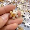 Flor de Concha Imitación de Dos Colores Acrílica Pieza de Flor de Seis Pétalos Joyería de Estilo Antiguo Hecho a Mano DIY Cadena para Teléfono Móvil Llavero Colgante para Coche