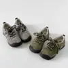 Sapatos Casuais de Malha em Couro Macio para Mulheres, Novo Modelo de Verão 2026, Tênis Esportivos Vazados em Malha, Sapatos Versáteis e Respiráveis para Caminhada ao Ar Livre