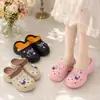 Nuevos zuecos cómodos de suela gruesa en bloques de color con una sensación de "caminar sobre heces", populares zapatos casuales de plataforma alta de verano para mujer, cómodos, antideslizantes, adecuados para usar al aire libre.