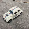 Carro de Polícia Táxi Fusca Clássico Retro Realista de Porta Dupla Carro de Liga Metálica Puxa-de-volta Modelo de Carro Ornamento Pequeno Brinquedo