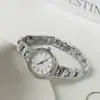 Relógio Feminino de Aço Fino com Mostrador Pequeno, Relógio Feminino Quartz Redondo Simples Cravejado com Diamantes, Versátil para o Trabalho e Estudantes