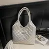 Novas Bolsas Versáteis para Mulheres Outono e Inverno 2025, Nicho de Luxo, Bolsas Femininas Estilo Ocidental, Bolsas de Mão para o Dia a Dia, Bolsas de Alto Valor